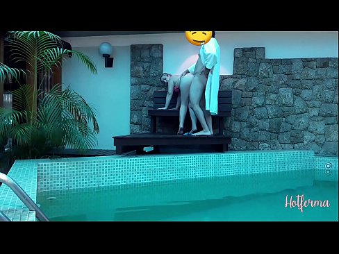 ❤️ Chef inviterer stuepige til poolen, men kunne ikke modstå en hot ☑ Super sex at da.pornokey.ru